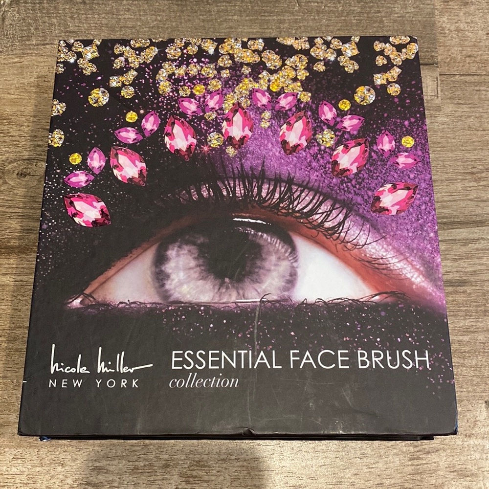 NWT Nicole Miller Essential Face Brush Collection- NIB Sealed